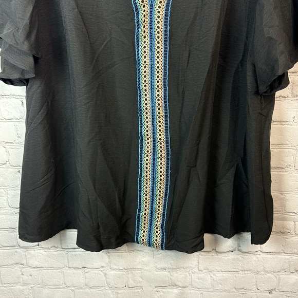 BloomChic Black Crochet Trim Keyhole Top Plus Size 18/20 2X - Picture 5 of 6